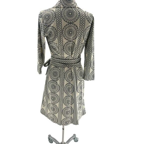 J. McLaughlin Lila black cream mandala wrap dress sz S - Picture 2 of 6